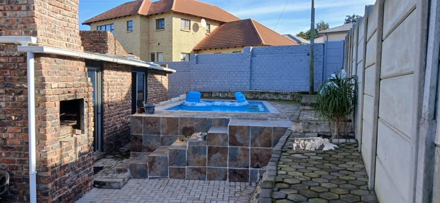 3 Bedroom Property for Sale in Dana Bay Western Cape